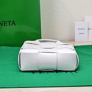 Bottega Veneta Cassette Tote White Bag Size 22x16x5cm - 5