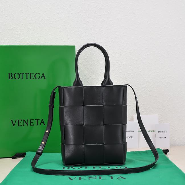 Bottega Veneta Cassette Tote Black Bag Size 22x16x5cm - 1