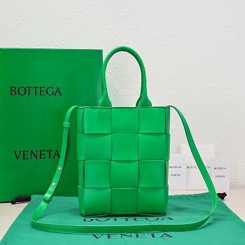 Bottega Veneta Cassette Tote Green Bag Size 22x16x5cm