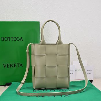 Bottega Veneta Cassette Tote Pistachio Bag Size 22x16x5cm