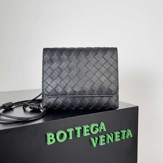 Bottega Veneta Crossbody Black Bag Size 19x16x6CM - 1
