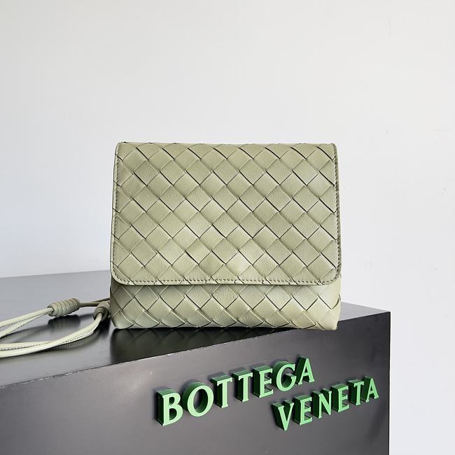 Bottega Veneta Crossbody Pistachio Bag Size 19x16x6CM - 1