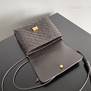 Bottega Veneta Crossbody Brown Bag Size 19x16x6CM - 2
