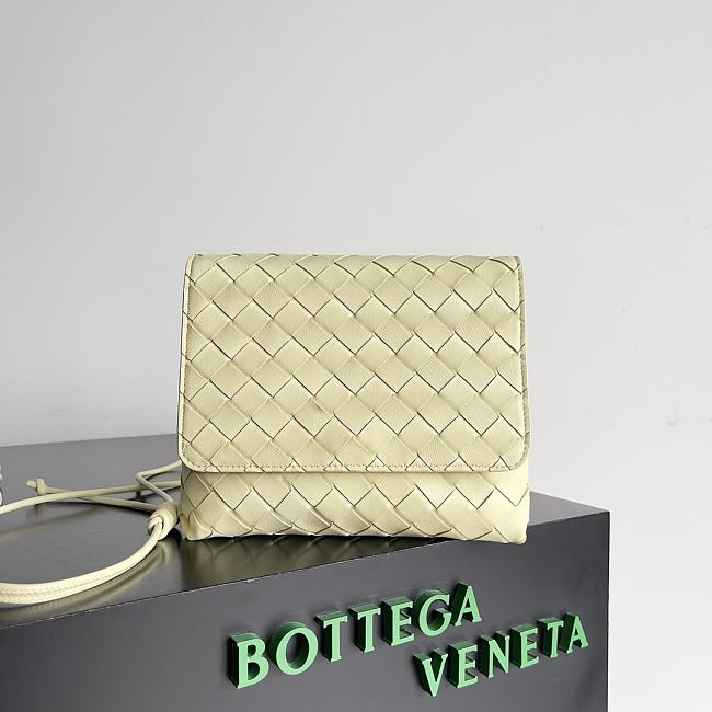 Bottega Veneta Crossbody Lemon Bag Size 19x16x6CM - 1