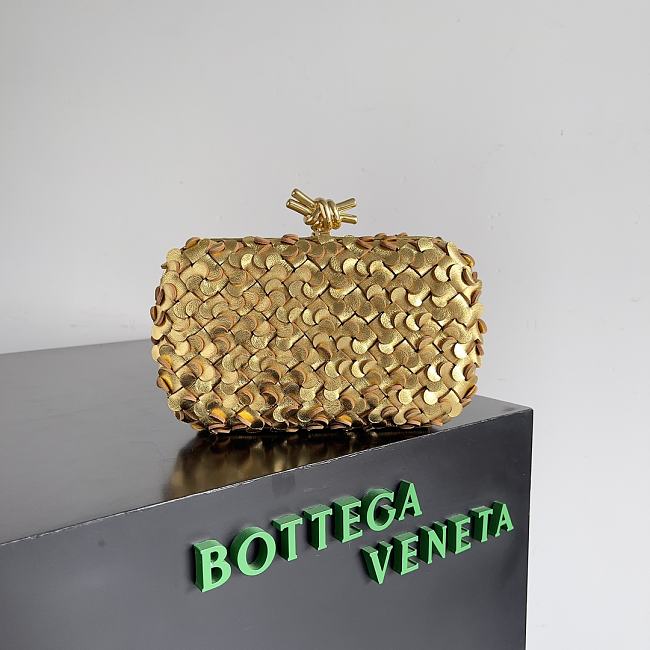 Bottega Veneta Gold Knot Minaudiere Gold Clutch 20x6x12CM - 1