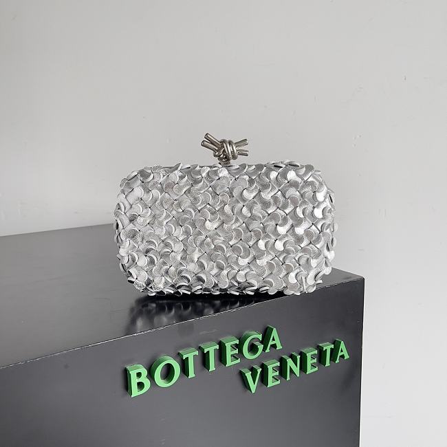 Bottega Veneta Gold Knot Minaudiere Silver Clutch 20x6x12CM - 1
