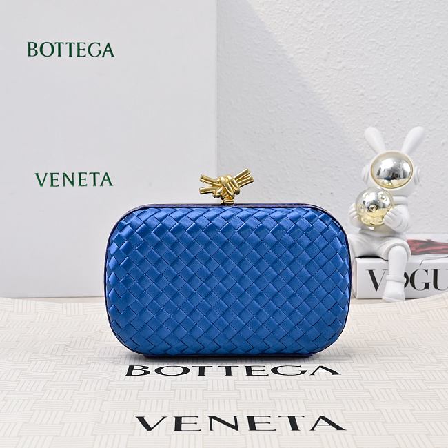 Bottega Veneta Knot Minaudiere Clutch Blue Size 20x12x5.5cm - 1