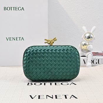 Bottega Veneta Knot Minaudiere Clutch Green Size 20x12x5.5cm