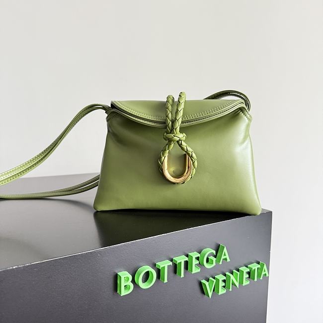 Bottega Veneta Liberta in Avocado Size 20x35x8cm - 1