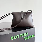 Bottega Veneta Liberta in Brown Size 20x35x8cm - 3