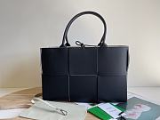 Bottega Veneta Small Arco Tote in Black Size 20x30x11cm - 1