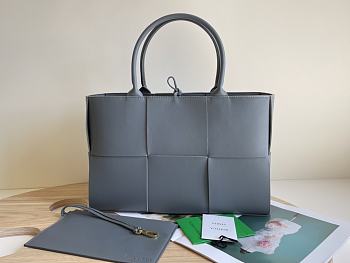 Bottega Veneta Small Arco Tote in Grey Size 20x30x11cm