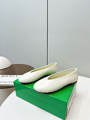 Bottega Veneta Sofia Leather Ballerina in White - 1