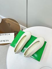 Bottega Veneta Sofia Leather Ballerina in White - 4
