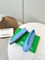 Bottega Veneta Sofia Leather Ballerina in Blue - 5