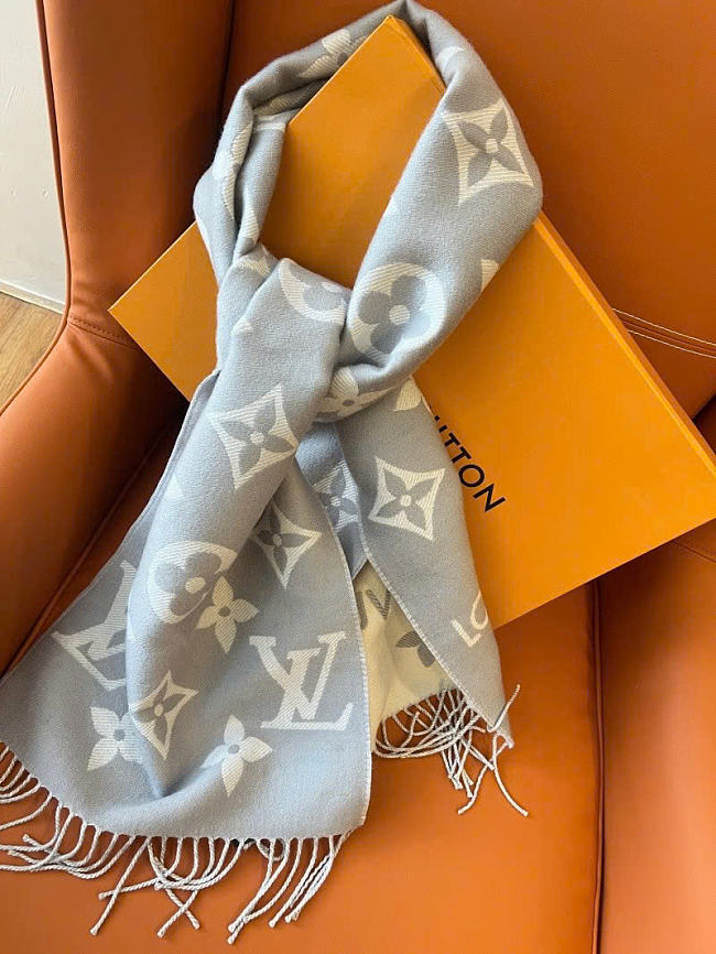 Louis Vuitton White Grey Scarf LV0254 Size 193x70CM - 1