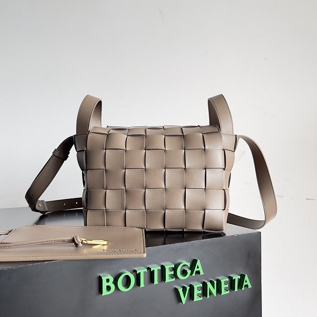 Bottega Veneta Cassette Bowling Brown Bag Size 22x16x13CM - 1