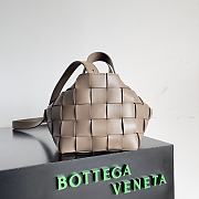 Bottega Veneta Cassette Bowling Brown Bag Size 22x16x13CM - 2