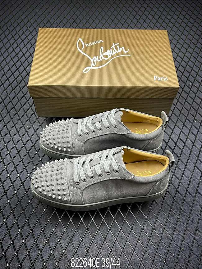 Christian Louboutin Sneaker Low Lou Spikes Flat Grey - 1