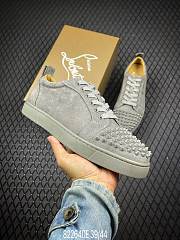 Christian Louboutin Sneaker Low Lou Spikes Flat Grey - 5