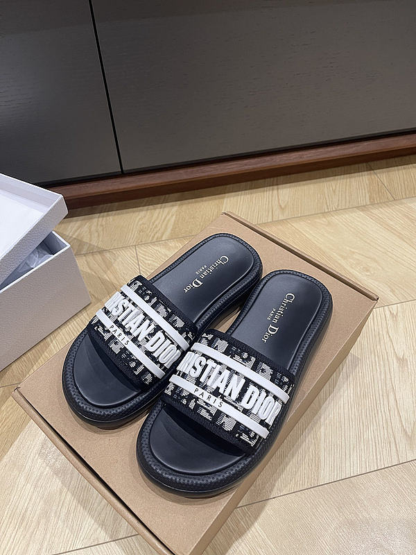 Dior Slide Code DI0142-02 - 1