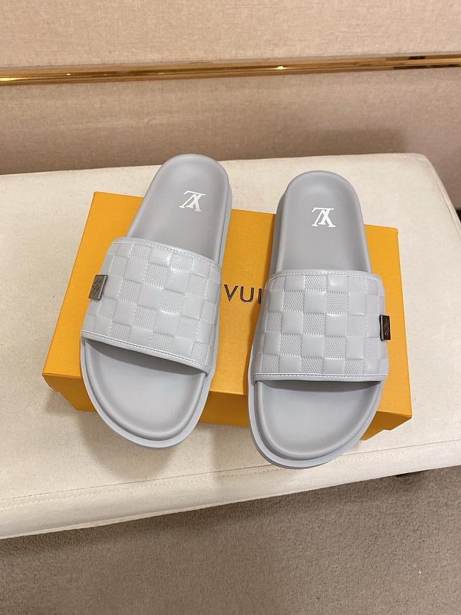 Louis Vuitton Slide Code LV606A-01 - 1