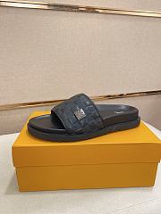 Louis Vuitton Slide Code LV606A-02 - 2