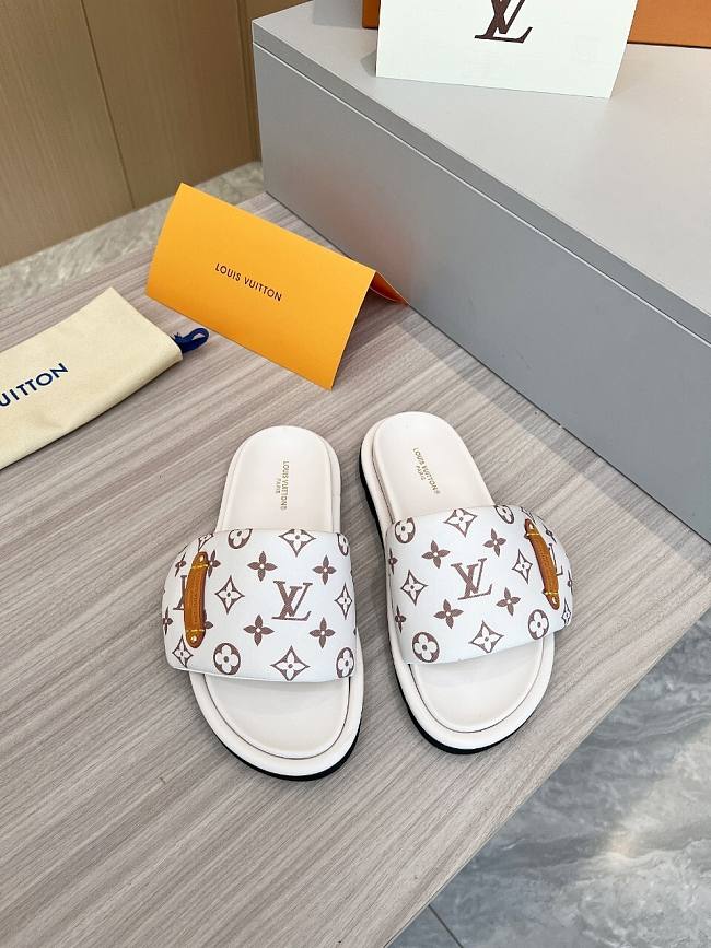 Louis Vuitton Slide Code LV1240-01 - 1