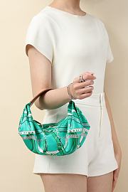 Hermes Balusoie Silk With Hunter HM5214 Size 32x24x12cm - 6