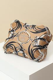 Hermes Balusoie Silk With Hunter HM5216 Size 32x24x12cm - 5