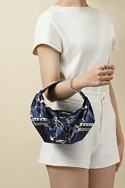 Hermes Balusoie Silk With Hunter HM5217 Size 32x24x12cm - 5