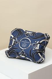 Hermes Balusoie Silk With Hunter HM5217 Size 32x24x12cm - 4