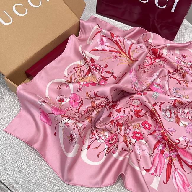 Gucci Foulard Silk Scarf Pink Size 90x90cm - 1