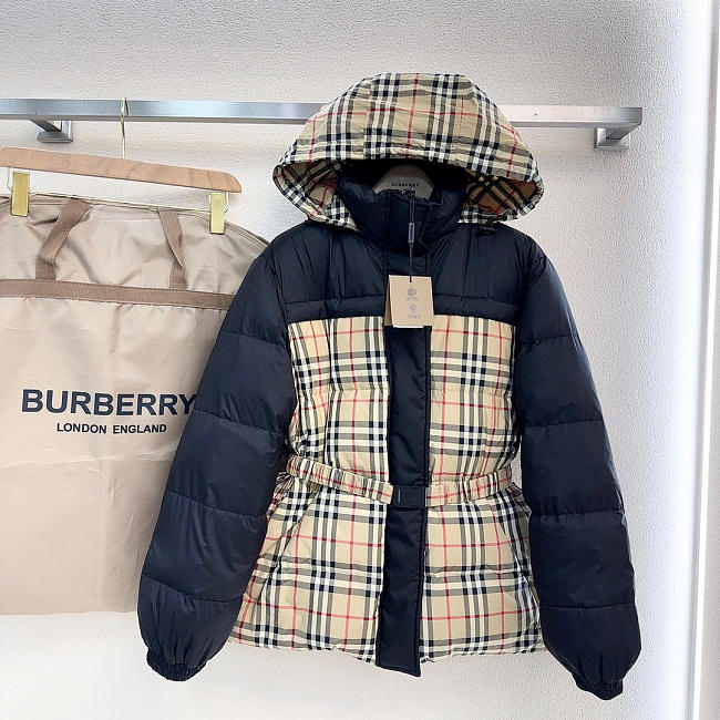 Burberry Women's Down Jacket Code AC1456 - 1