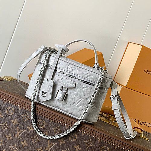 LV Vanity Chain Pouch M13539 Size 19x13x11cm - 1