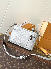 LV Vanity Chain Pouch M13539 Size 19x13x11cm - 2