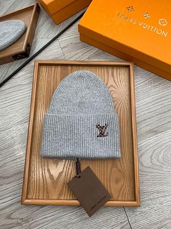 Louis Vuitton Beanie Code LV0050-01