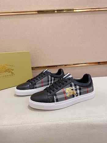 Burberry Leather Sneakers with Logo B0233