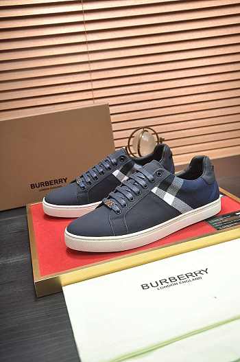 Burberry Suede And House Sneaker B0051