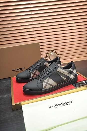 Burberry Suede And House Sneaker B0054