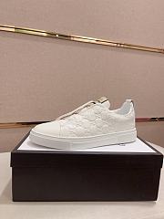 Gucci Men's Signature Sneaker Code GG960B - 2