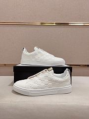 Gucci Men's Signature Sneaker Code GG960B - 3