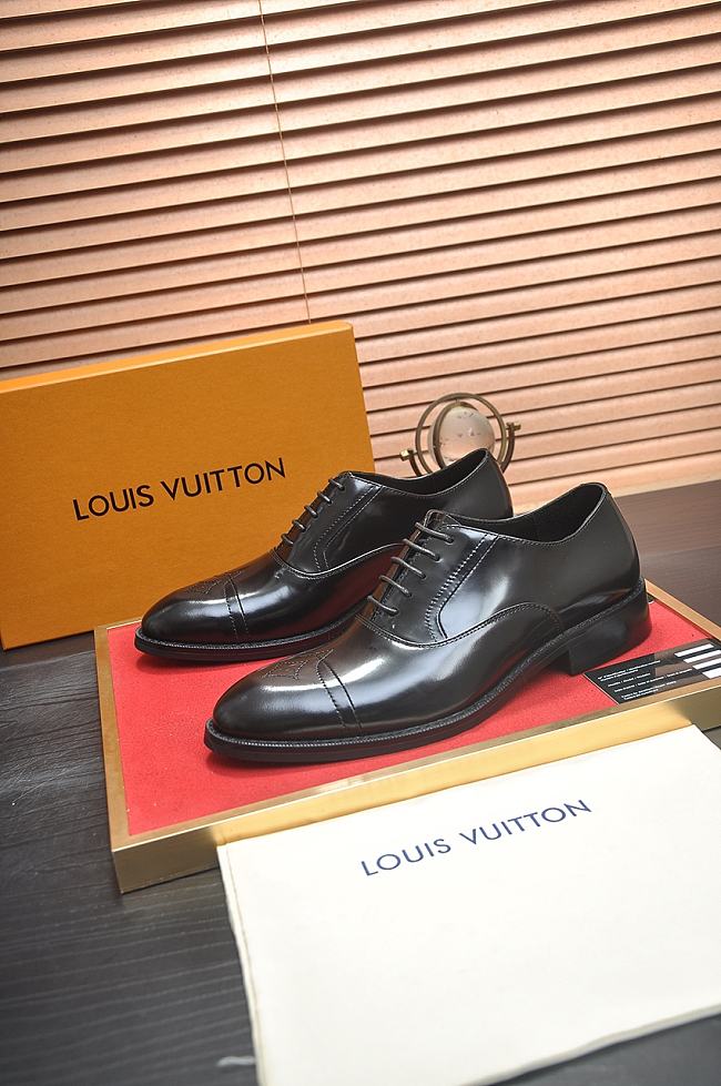 Louis Vuitton Loafer Barrett Lace-up Leather Oxford LV5242 - 1