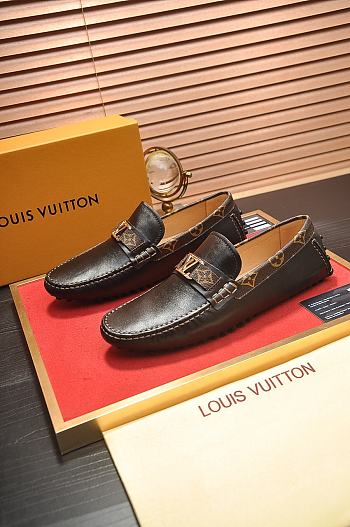 Louis Vuitton Loafer Men's LV2686