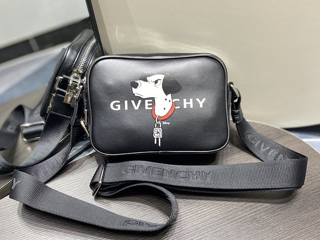 Givenchy Men's Camera Leather Logo G0014 Size 24x15x10cm - 1