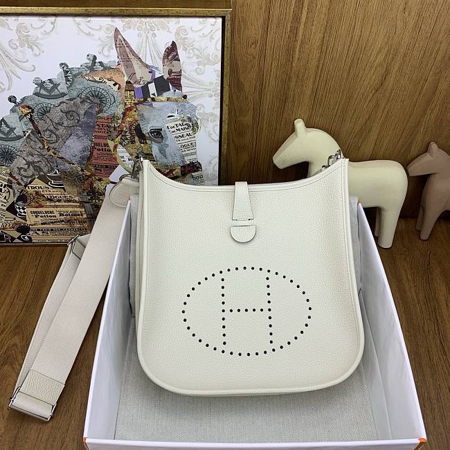Hermès Evelyne Bag HM1602 Size 29cm - 1