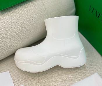 Bottega Veneta Sea Salt Puddle Boots 640045V00P09031