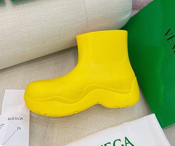 Bottega Veneta Egg Yolk Puddle Boots 640045V00P07123