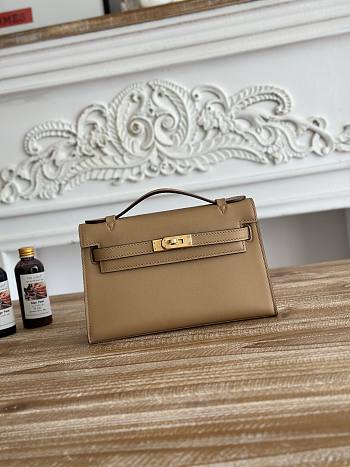 Hermès Kelly Pochette Rouge HM0041 Size 21x12x6cm