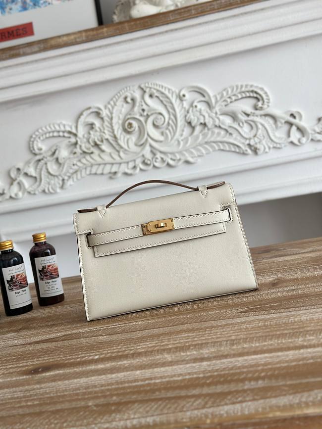 Hermès Kelly Pochette Rouge HM0045 Size 21x12x6cm - 1